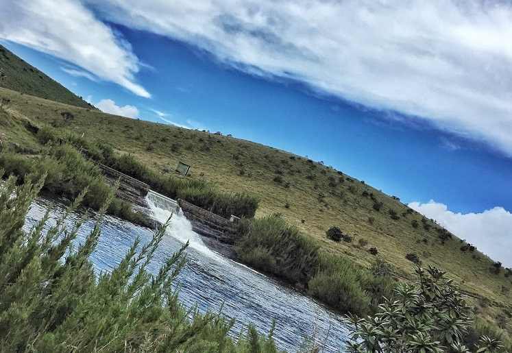 Cathedral Cove Kayaking